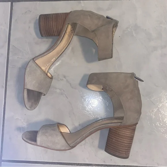 Heel shoes - Picture 2 of 5